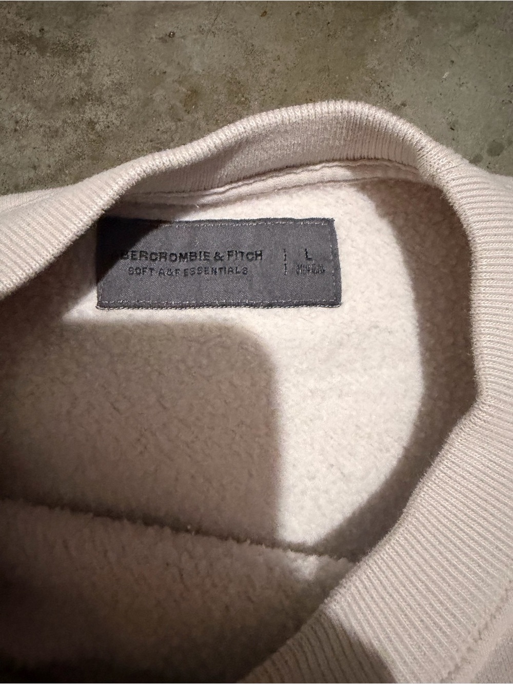 Abercrombie & Fitch Cream Crewneck Sweater with Red Holiday Print - Picture 2 of 2